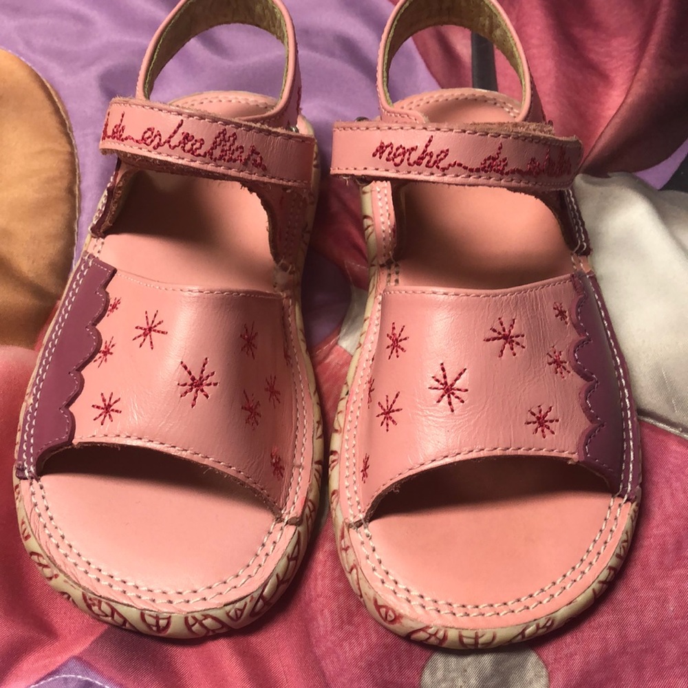 Garvalin NWOT pink Sandles.  Size 10/26